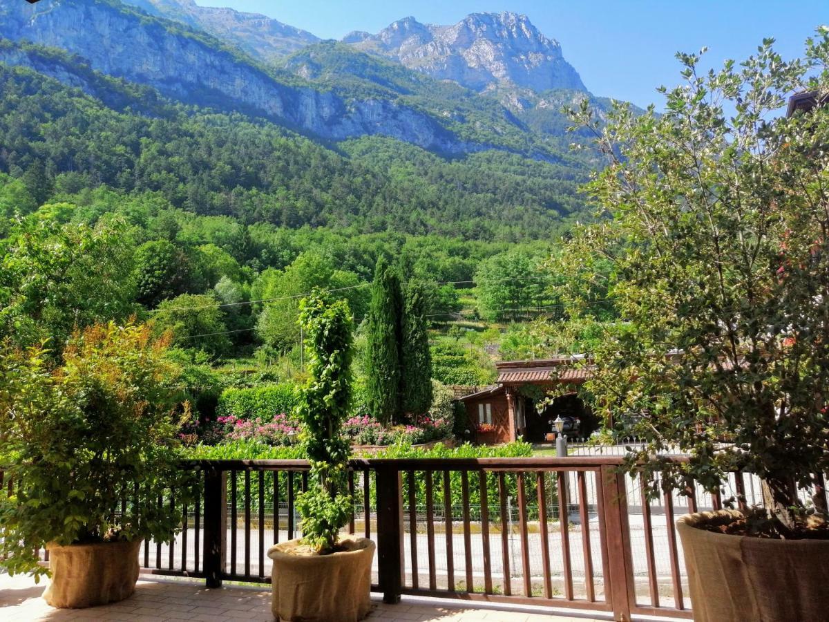Mountain View Family Farm Apartamento Covelo Exterior foto